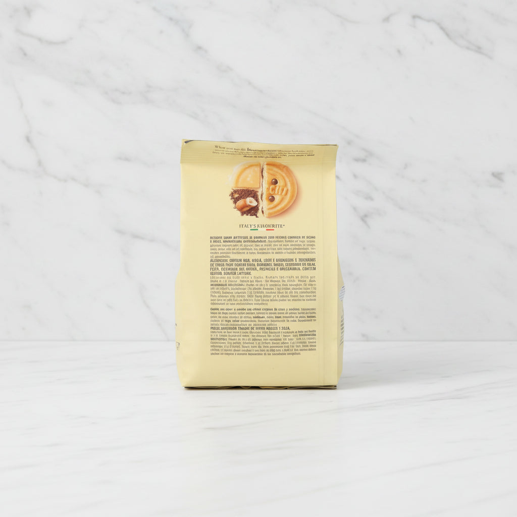Back view of a biscuit package with text and images of cookies on a white background